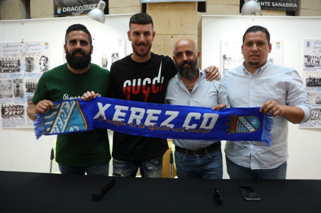 Álvaro Rey presentado como jugador del Xerez