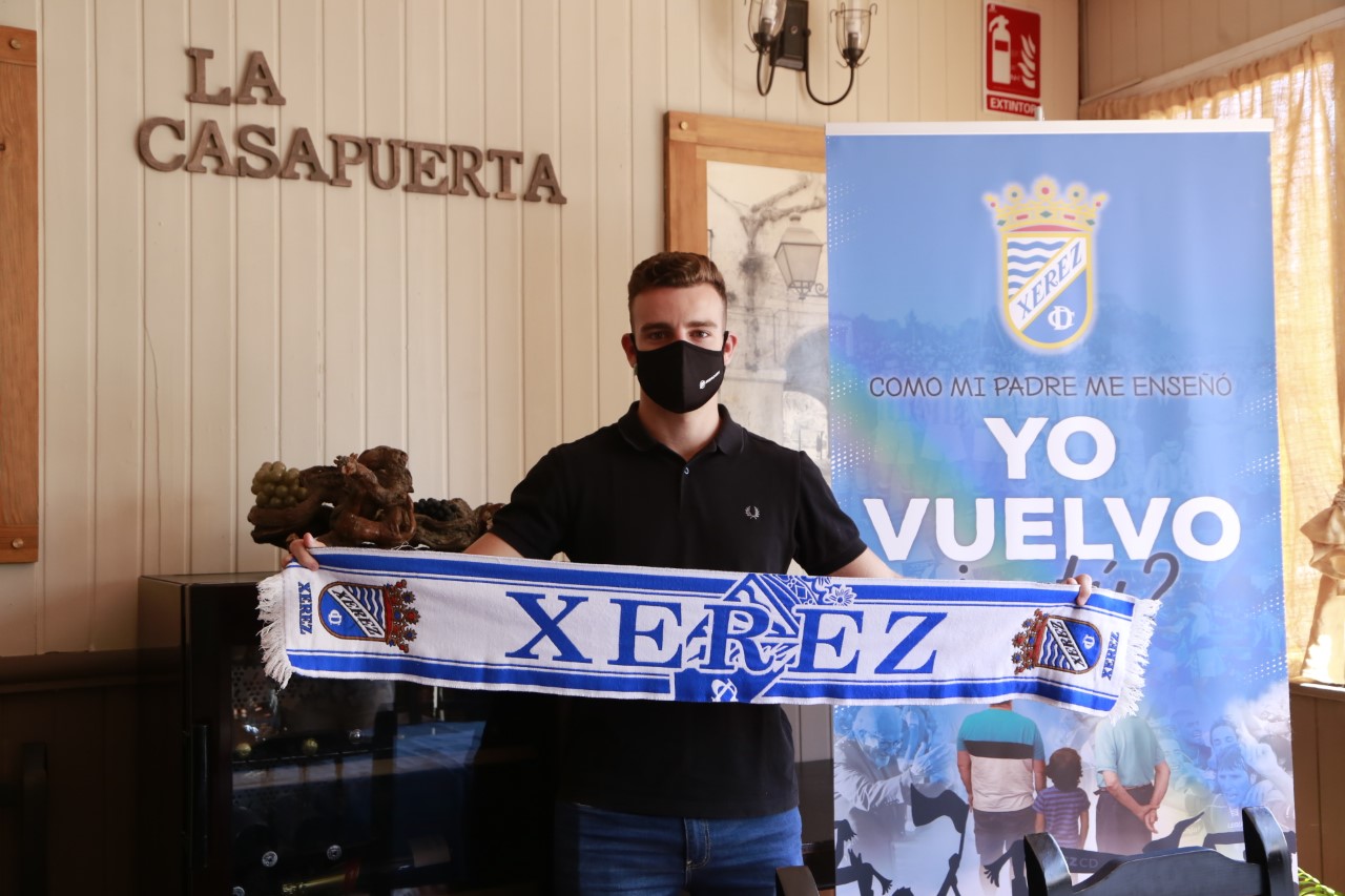 Álex Guti ha sido presentado como nuevo jugador del Xerez Deportivo en La Casapuerta